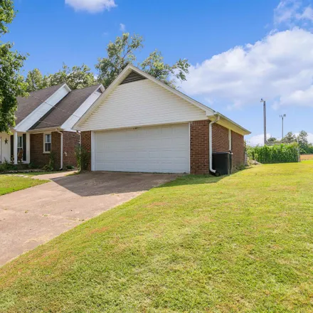 Buy this 4 bed house on 127 Hillcrest Drive in Brownsville, TN 38012