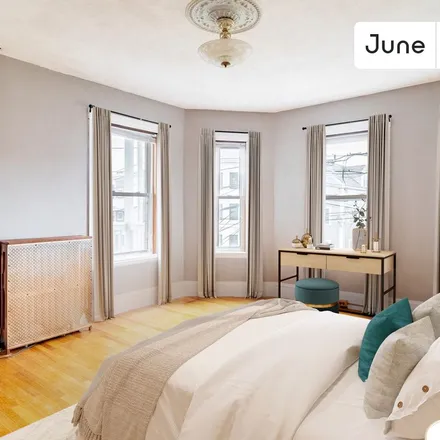 Rent this 5 bed room on 106 Beacon Street
