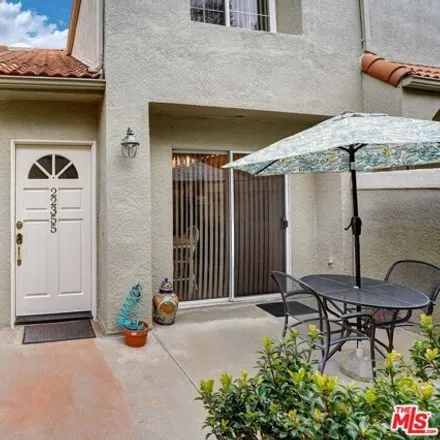 Image 3 - 22336 Mission Circle, Los Angeles, CA 91311, USA - House for sale