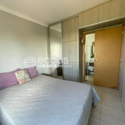Buy this 2 bed apartment on Rua Cleusa Arli Alves in Alto Umuarama, Uberlândia - MG