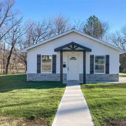 Rent this 2 bed house on 541 S Oak St in Nevada, Missouri