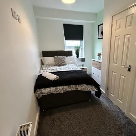 Rent this 5 bed room on Plodder Lane in Farnworth, BL4 7EW