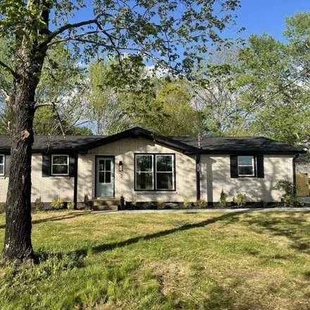 Image 1 - 2203 Old Greenbrier Pike, Greenbrier, Robertson County, TN 37073, USA - House for sale