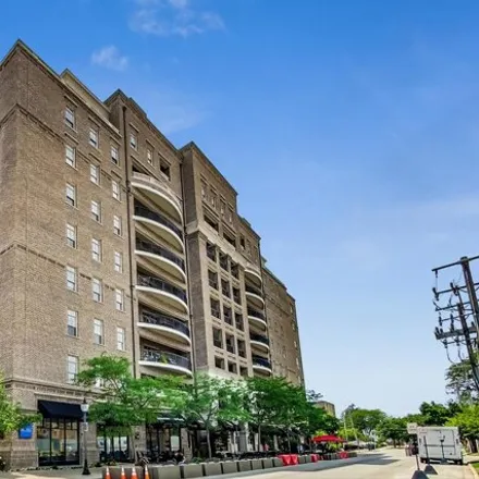 Buy this 1 bed condo on Goedke Apartments in West Wing Street, Arlington Heights