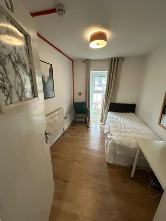 Rent this 1 bed room on Buckingham Road in London, E18 2NJ