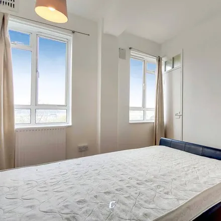 Rent this 4 bed apartment on Aubert Court Community Centre in Avenell Road, London