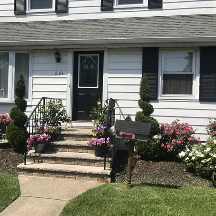 Rent this 3 bed house on Oak Street in Fair Lawn, NJ 07514