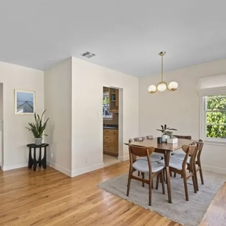 Image 8 - 19016 Bessemer Street, Los Angeles, CA 91335, USA - House for sale