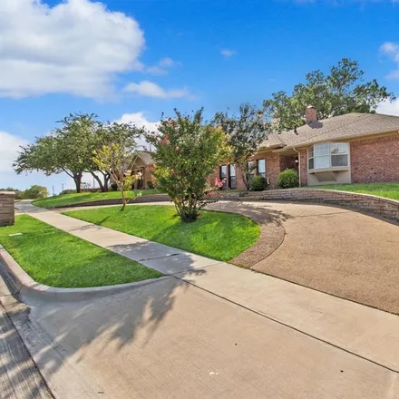 Image 2 - 1101 Stonewall Drive, Centerville, Garland, TX 75043, USA - House for sale