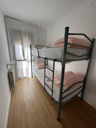 Image 2 - Carrer de Coll i Pujol, 215, 08917 Badalona, Spain - Room for rent