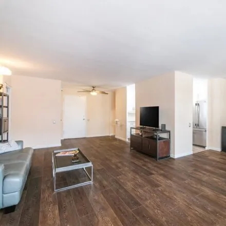 Image 9 - 300 Martine Avenue, City of White Plains, NY 10601, USA - Apartment for sale
