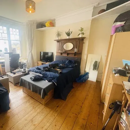 Rent this 1 bed room on Myddleton Road in London, UB8 2DN