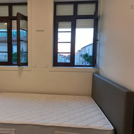 Rent this 9 bed room on Rua de Pereira Reis in 4200-096 Porto, Portugal