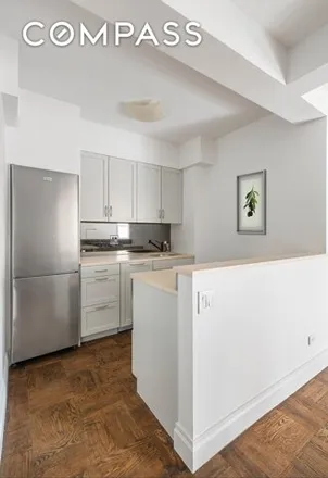 Image 3 - 9 East 8th Street, New York, NY 10003, USA - Apartment for sale