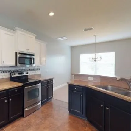 Buy this 5 bed apartment on 11108 Irish Moss Avenue in Moss Landing, riverview