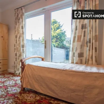 Rent this 4 bed room on Saint Anthony's Avenue in Clondalkin-Village DED 1986, Clondalkin