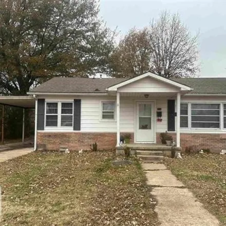 Buy this 2 bed house on 658 North 7 1/2 Street in Paragould, AR 72450