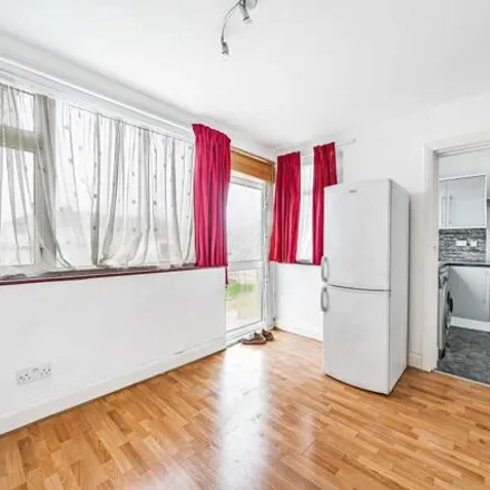 Image 4 - Turner Road, Mollison Way, South Stanmore, London, HA8 5QY, United Kingdom - Duplex for sale