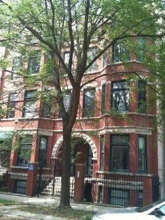 Rent this 4 bed condo on 1418 North Mohawk Street in Chicago, IL 60614