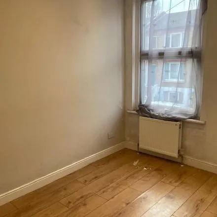 Image 5 - Walter's Road, London, SE25 6LF, United Kingdom - Apartment for rent