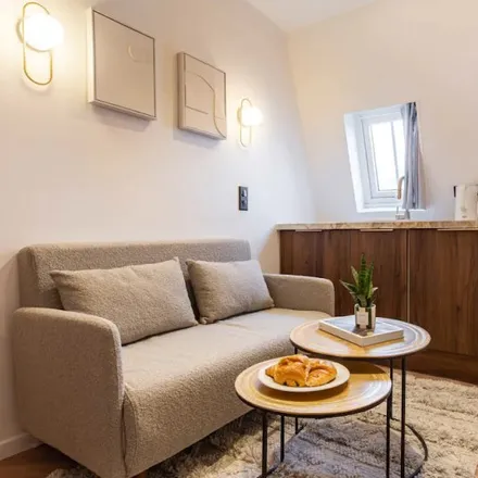 Rent this studio apartment on 103 Rue de Courcelles in 75017 Paris, France