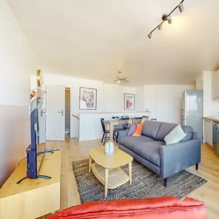Rent this 3 bed room on 60 Rue Salvador Allende in 92000 Nanterre, France