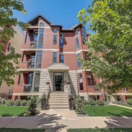 Buy this 4 bed condo on 4206 South Ellis Avenue in Chicago, IL 60615