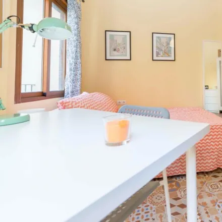 Rent this 5 bed room on Carrer dels Tomasos in 11, 46006 Valencia