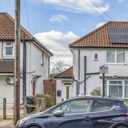 Buy this 3 bed duplex on Saxon Drive in London, W3 0NX