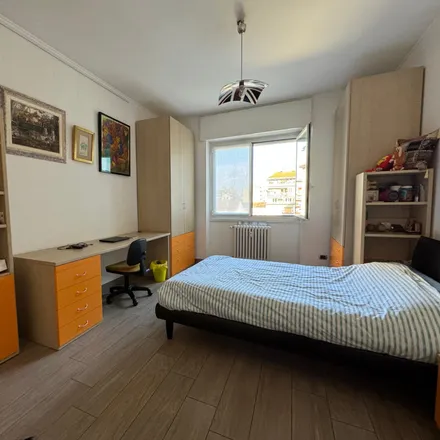 Rent this 5 bed room on Villa Pogliani in Via Marcello Prestinari, 20158 Milan MI