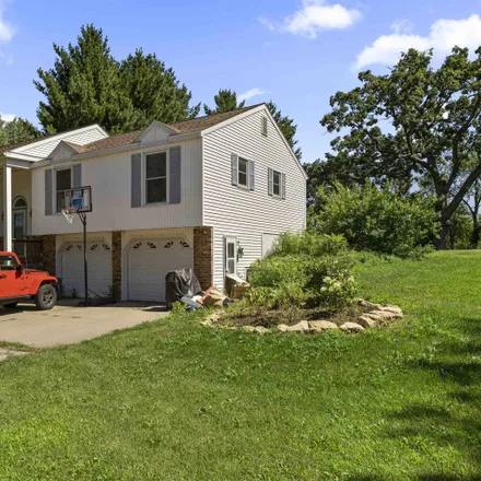Buy this 4 bed house on 975 Hillcrest Circle in Platteville, WI 53818