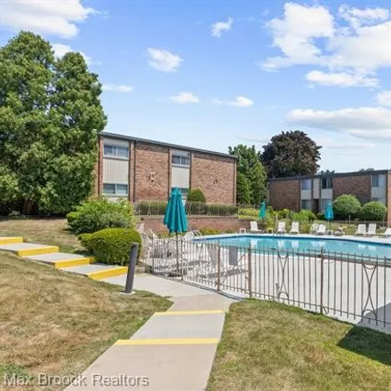 Image 4 - Birmingham Athletic Club, 4033 West Maple Road, Bloomfield Township, MI 48301, USA - Condo for sale