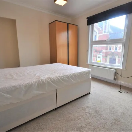 Rent this studio townhouse on 84 Leavesden Road in North Watford, WD24 5EH