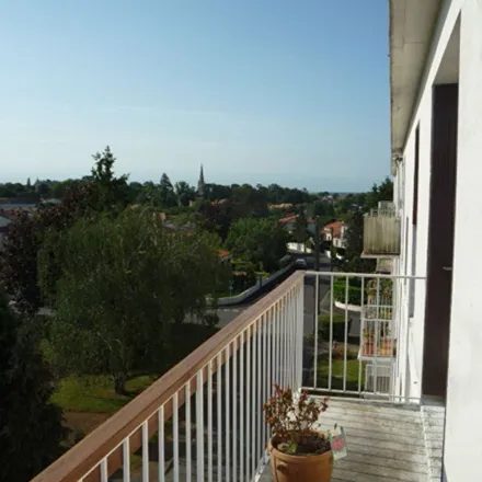 Rent this 4 bed apartment on 5 Rue Georges Clemenceau in 85200 Fontenay-le-Comte, France