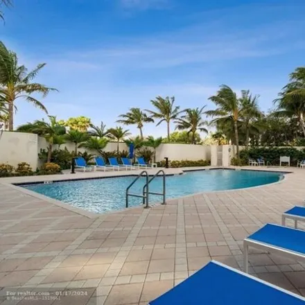 Buy this 3 bed condo on North 4th Terrace in Hollywood, FL 33019