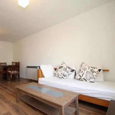 Rent this 2 bed apartment on 27-29 Heddington Grove in London, N7 9SY