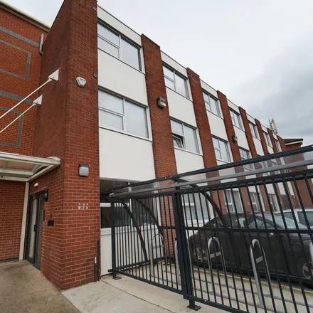 Rent this 8 bed apartment on Central Nottingham College in Middle Street, Beeston