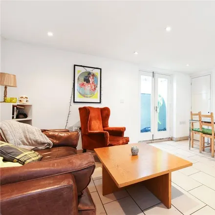 Image 2 - 32 Sidney Square, St. George in the East, London, E1 2EY, United Kingdom - Townhouse for rent