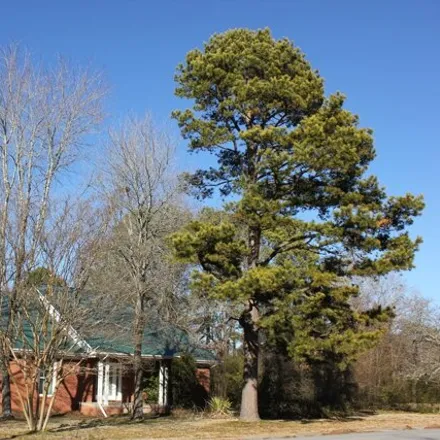 Buy this 3 bed house on 1587 East College Avenue in Batesville, AR 72501