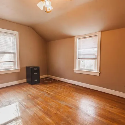 Rent this 4 bed apartment on 25 Sunset Road in Oakland, Newark