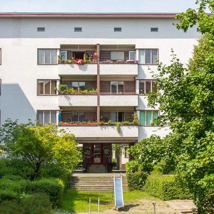 Rent this 3 bed apartment on Adam Betcke in Betckestraße, 13595 Berlin