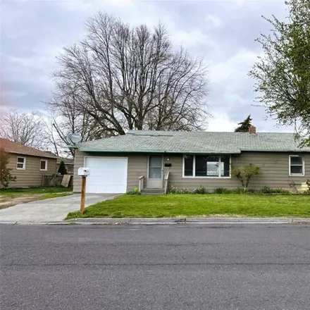 Buy this 3 bed house on 611 H Street Southeast in Quincy, WA 98848