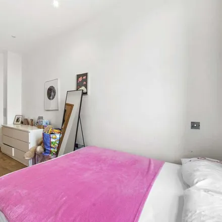 Rent this 2 bed apartment on High Road in London, RM6 6NX