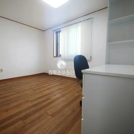 Rent this studio apartment on 서울특별시 관악구 신림동 94-62