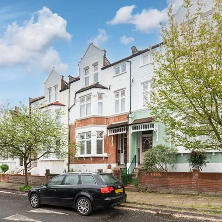 Rent this 5 bed townhouse on Deerhurst Road in London, SW16 2AN