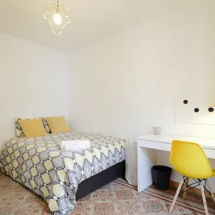 Rent this 3 bed room on Carreró de Sant Bonaventura in 5, 08001 Barcelona