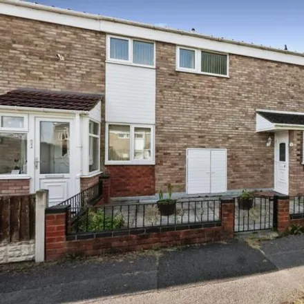 Buy this 3 bed townhouse on Chelmer Close in Kingshurst, B36 0SX