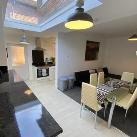 Rent this 6 bed townhouse on 35 King Street in Beeston, NG9 2DL