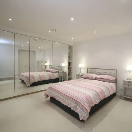 Rent this 1 bed apartment on London in W2 5JU, United Kingdom