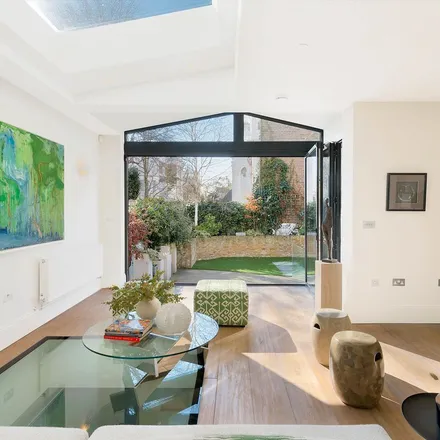 Rent this 6 bed apartment on Alma Terrace in Allen Street, London